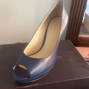 Enzo Angiolini leather platform peep toe heels size 9 Navy blue